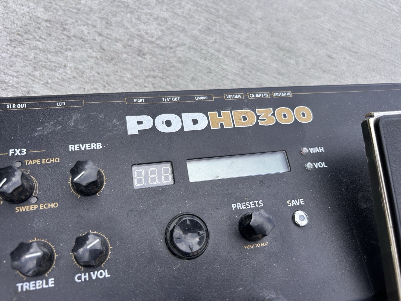Line 6 POD HD300 Guitar Multi-Effects Processor w/ Expression Pedal