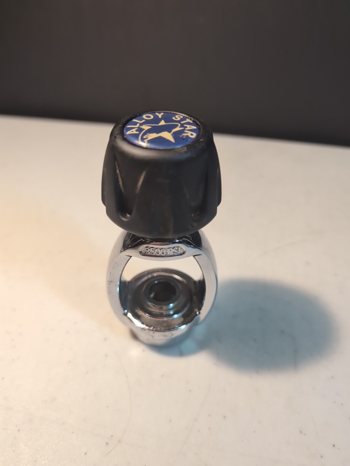 Alloy Star DIN to Yoke Regulator Converter