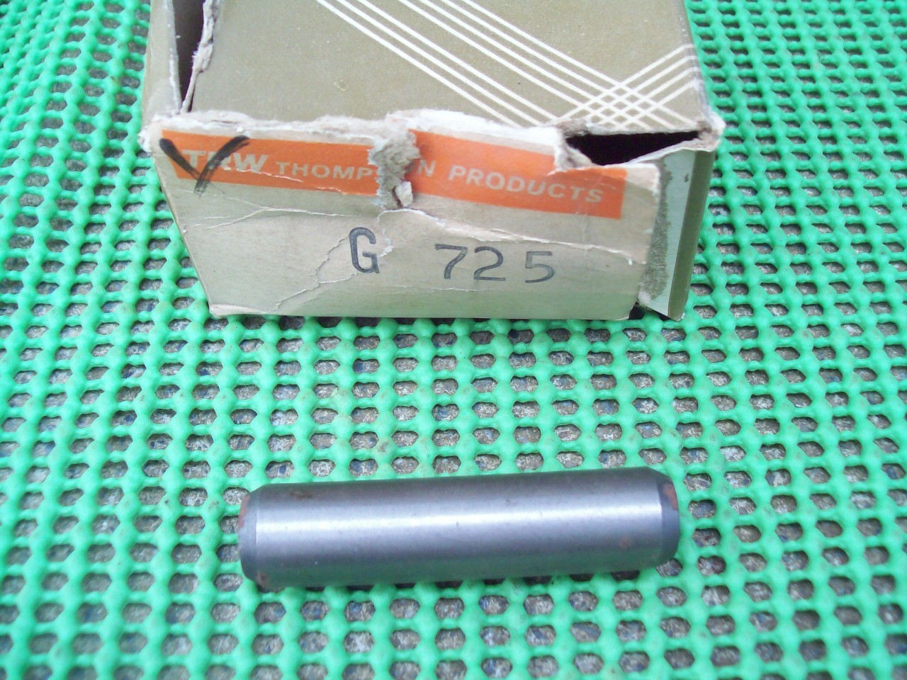 NORS 1953 53 Buick 50 Super 70 Roadmaster INTAKE EXHAUST VALVE GUIDE TRW G725