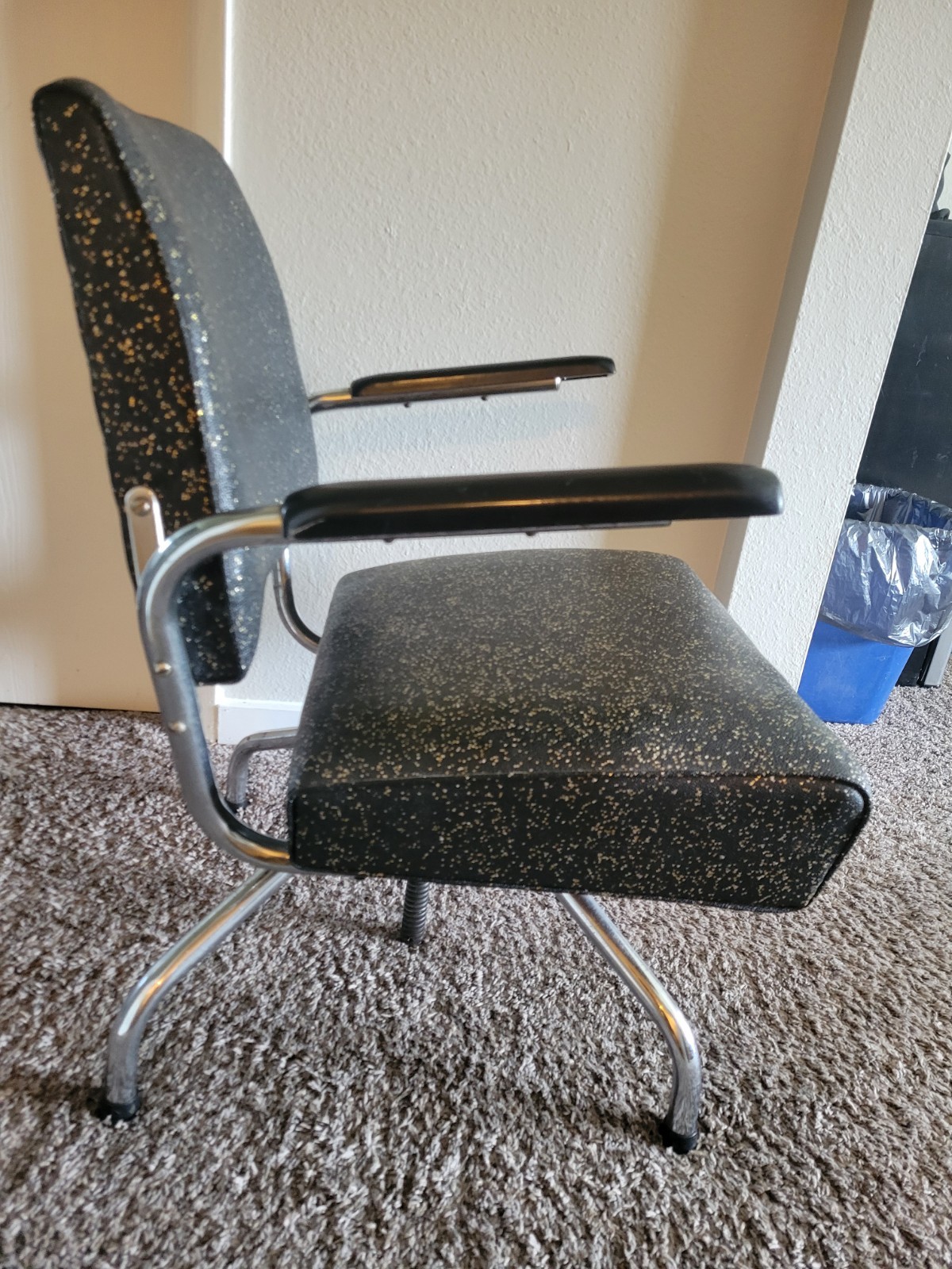 MCM INDUSTRIAL '59,PAIDAR N.Y.USA, DESK CHAIR W/BAKELITE ARMS, SWIVELS, SEE PICS