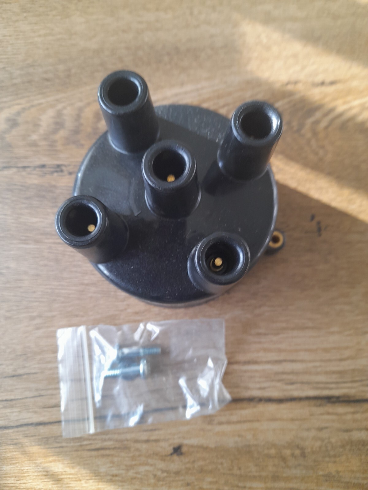 Intermotor 45165 Distributor Cap (404720250)