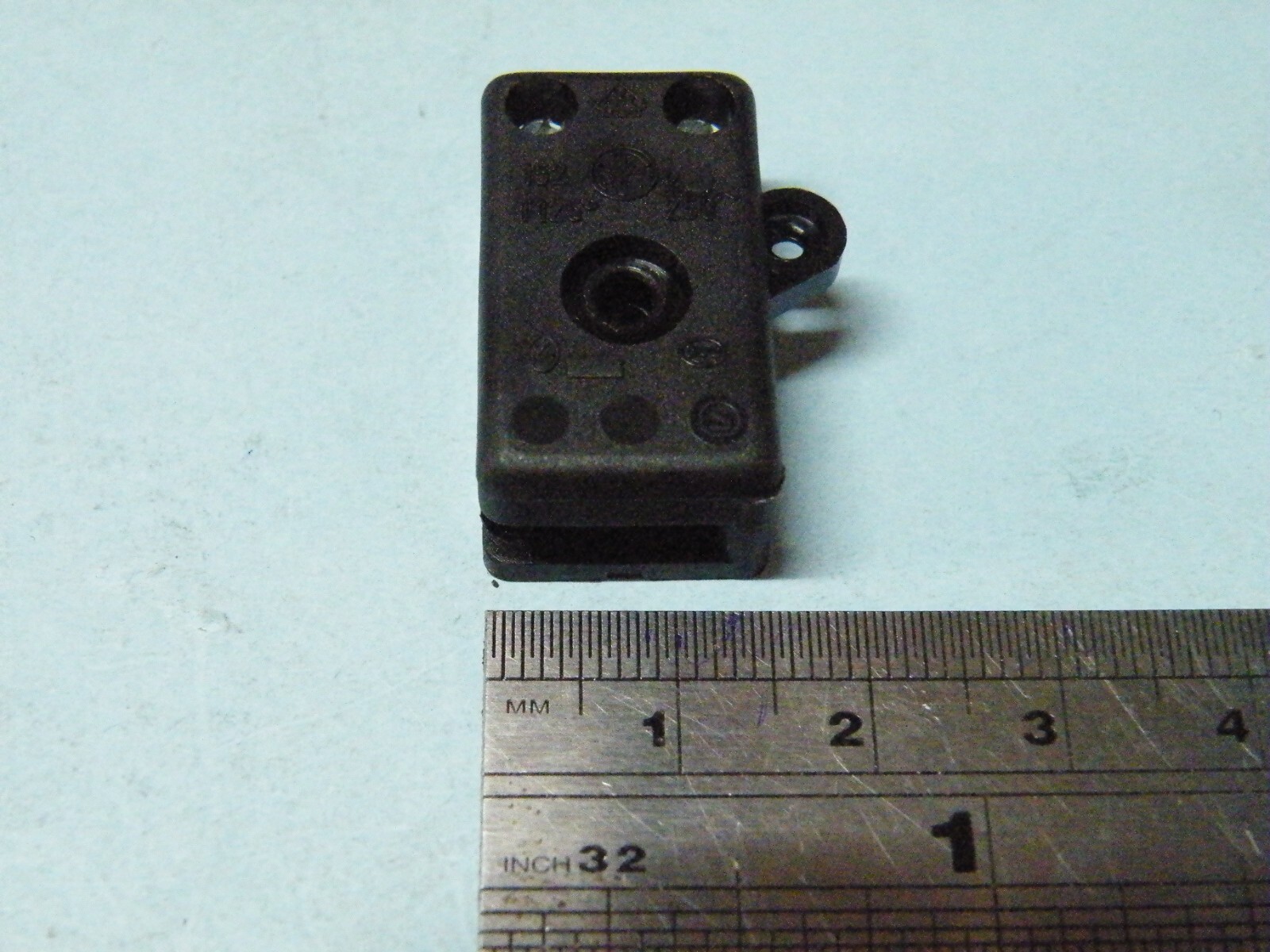 Miniature pull on, pull off cord switch 250v 60w 2A Res 1A Ind SPST 7g 259