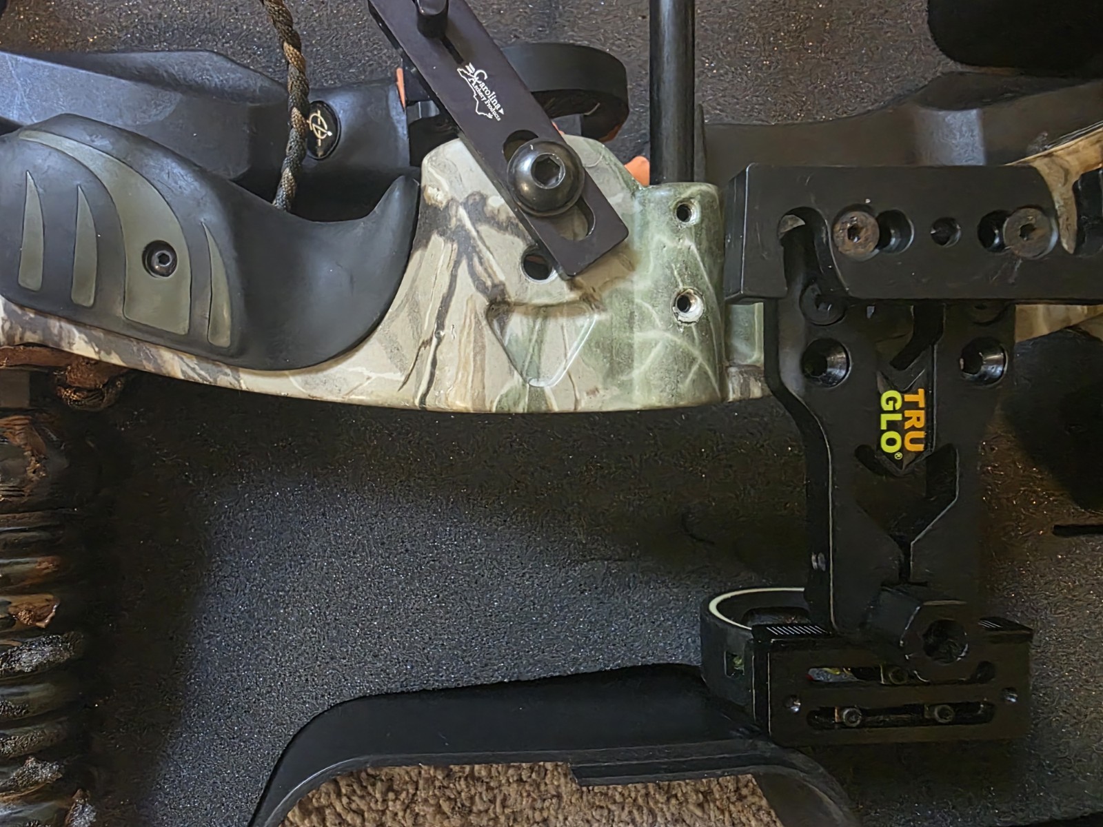 Buckmasters BTR RH Compound Bow 70lbs Pull DL 29"