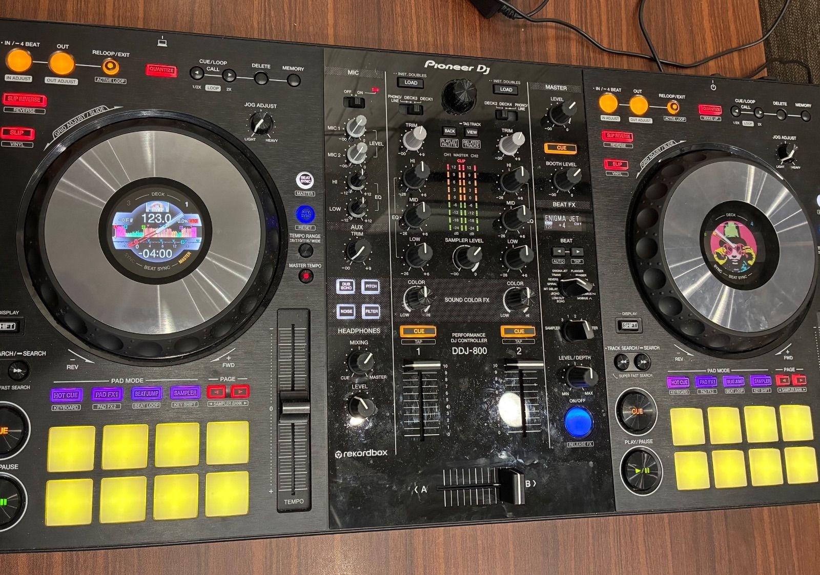 Pioneer DJ DDJ-800 2-Channel rekordbox DJ Controller 2021 w/ Original Box Tested