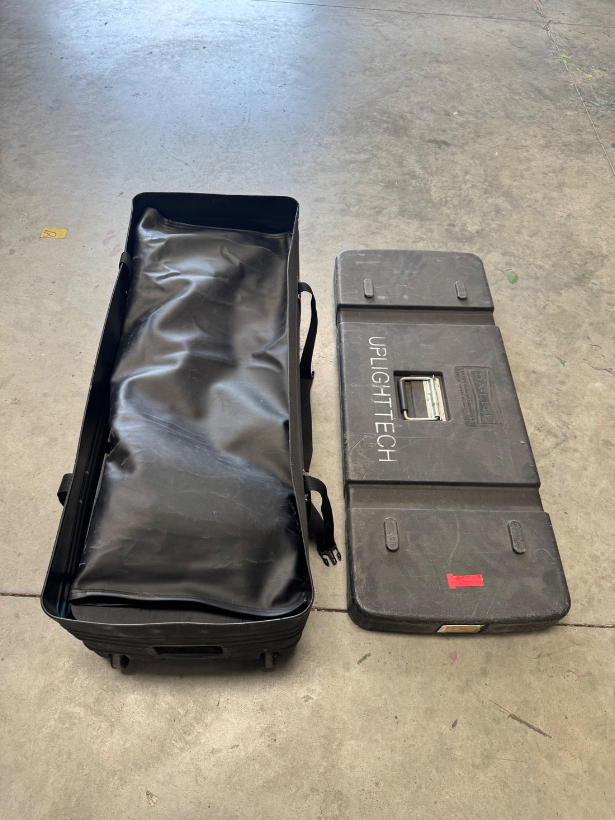 Da-Lite fast fold screen 9x12 with rolling case