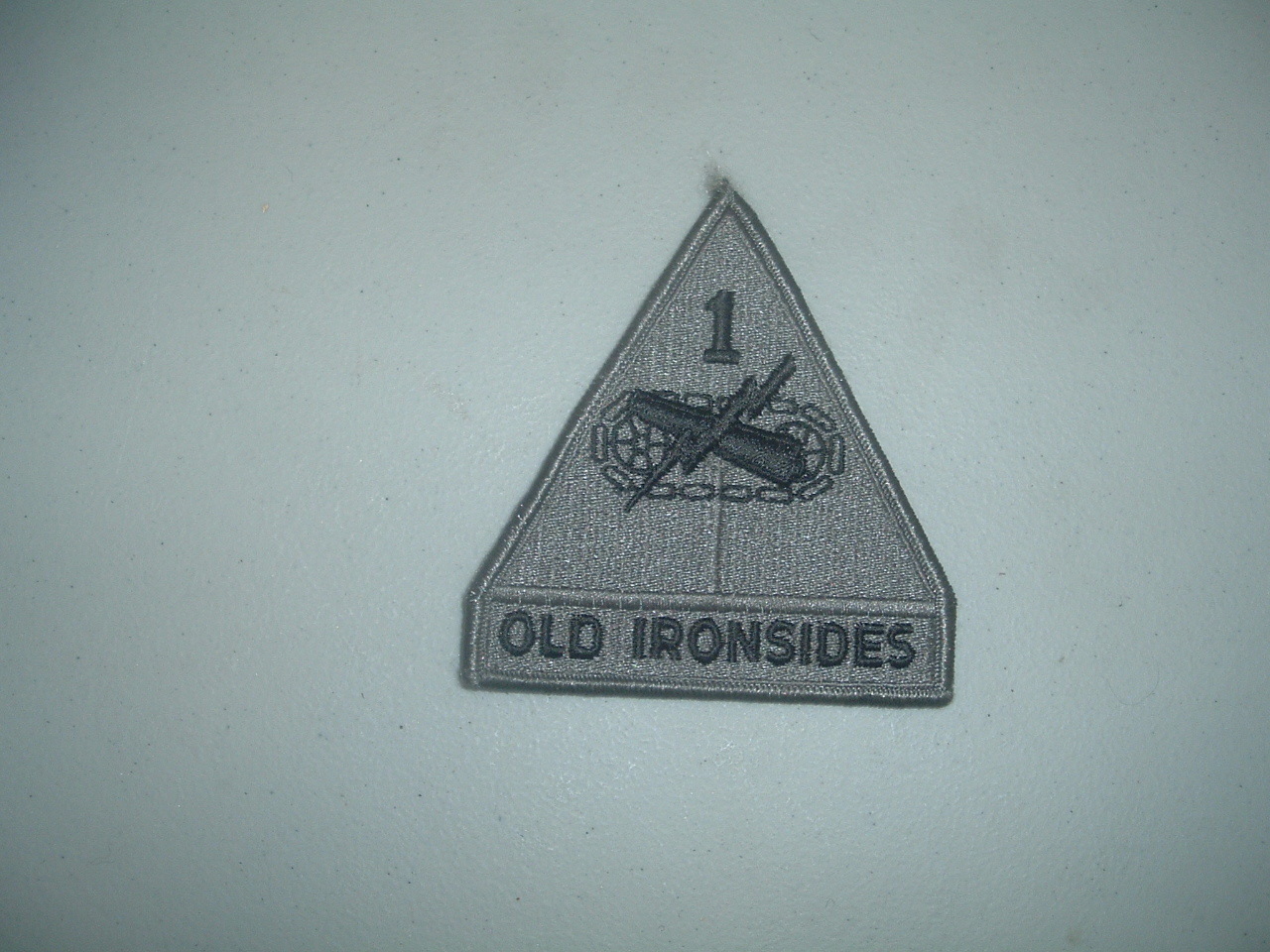 MILITARY PATCH US ARMY 1ST ARMORED DIVISION OLD IRONSIDES HOOK LOOP BACK ACUS
