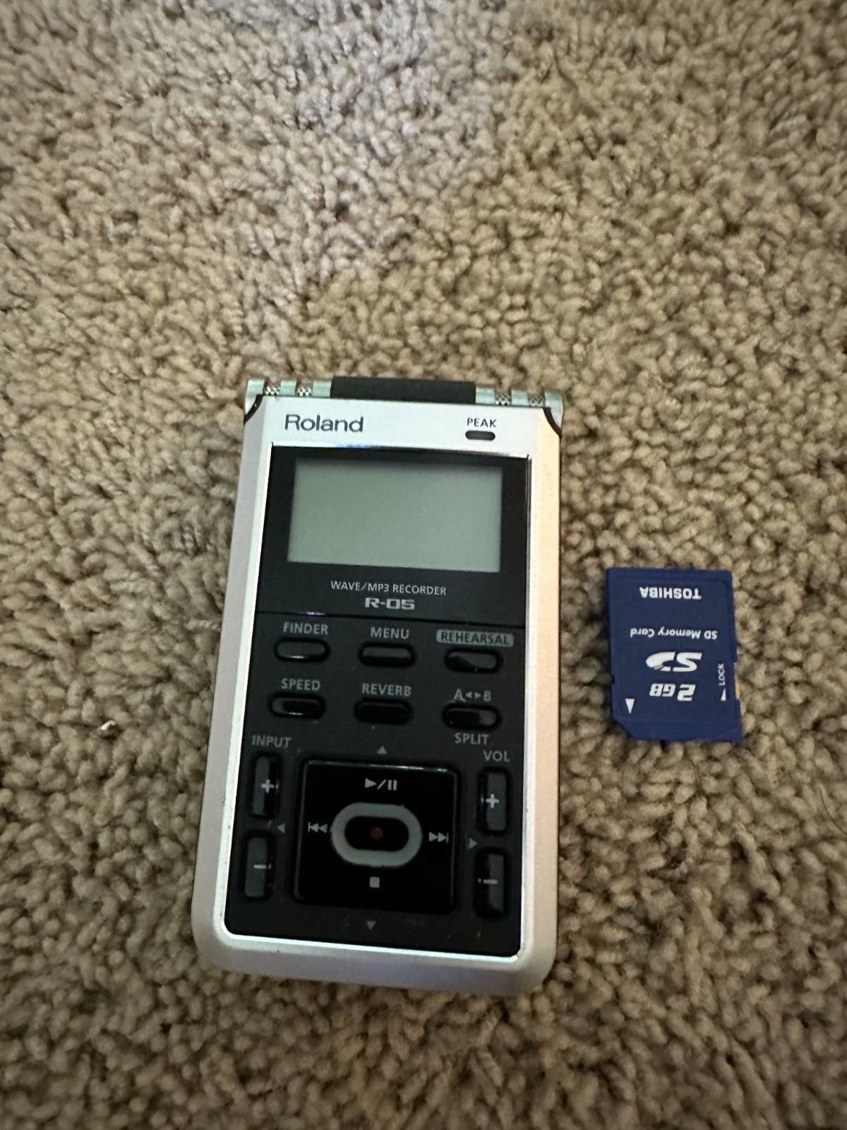 Roland R-05 Studio portable WAVE/MP3 linear PCM digital Recorder Tested 2GB SD