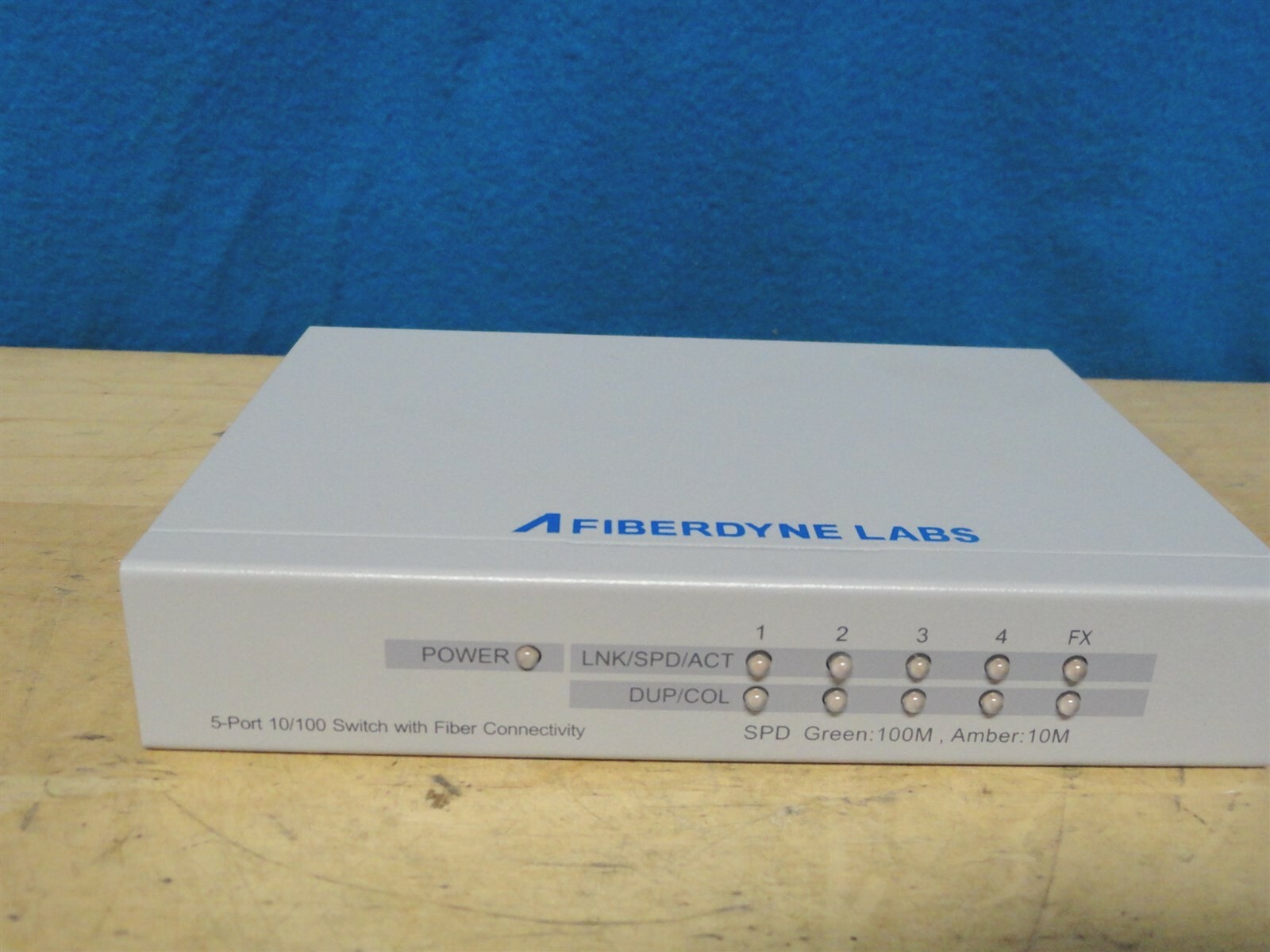 FIBERDYNE LABS - 5-PORT 10/100 SWITCH - MULTIMODE ST 2 Km (MAX) - VS-105FT - NIB