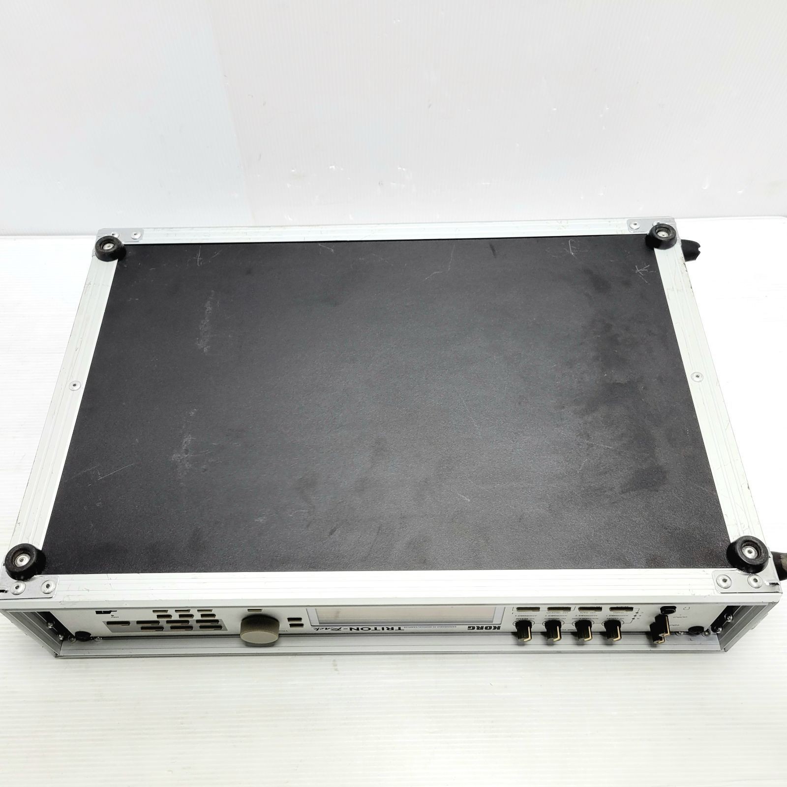 KORG TRITON Rack Synthesizer Fully functional unit Safe delively