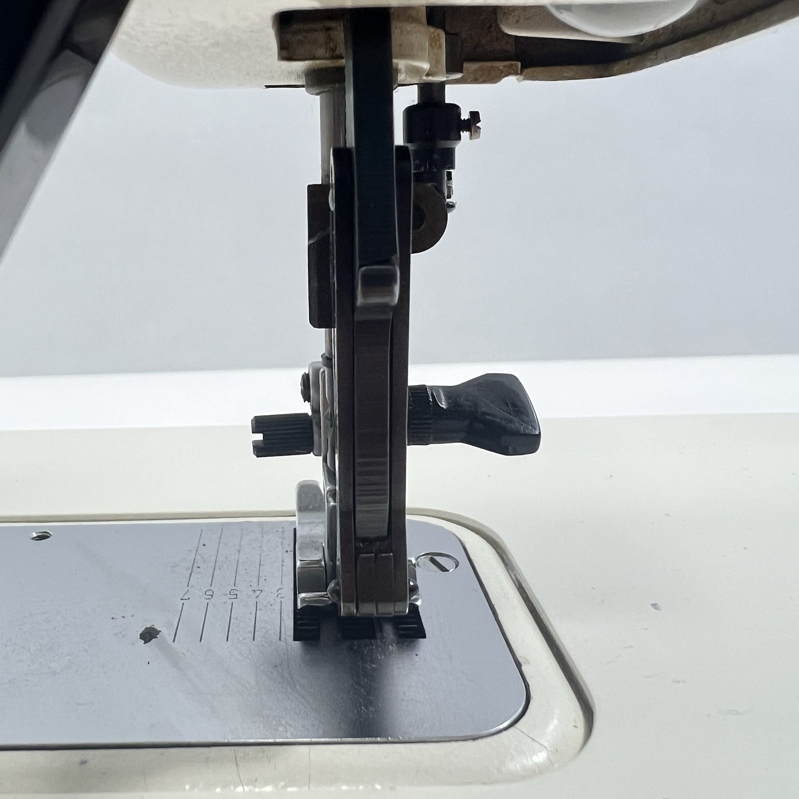 Pfaff 1222E Sewing Machine With Pedal