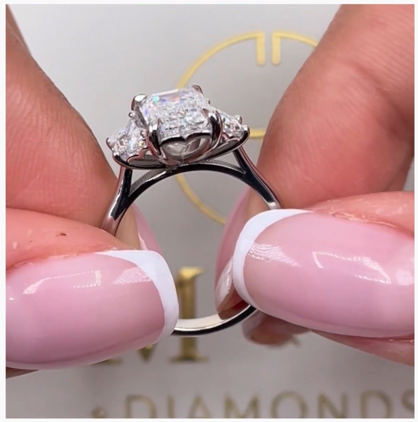 Diamond Emerald Ring VS1 F IGI Certified 2.5Ct Labcreated 18K White Gold 3 Stone