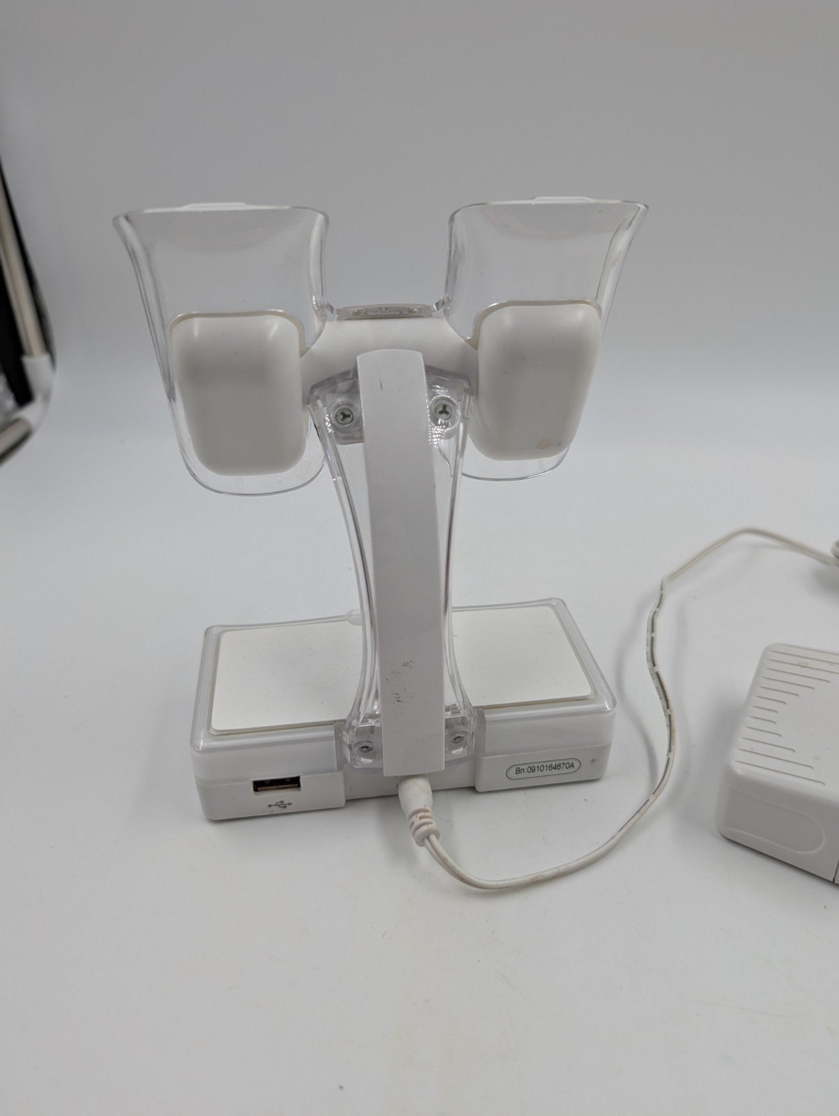 Nyko Charge Base 87048-E14 Wii Controllers
