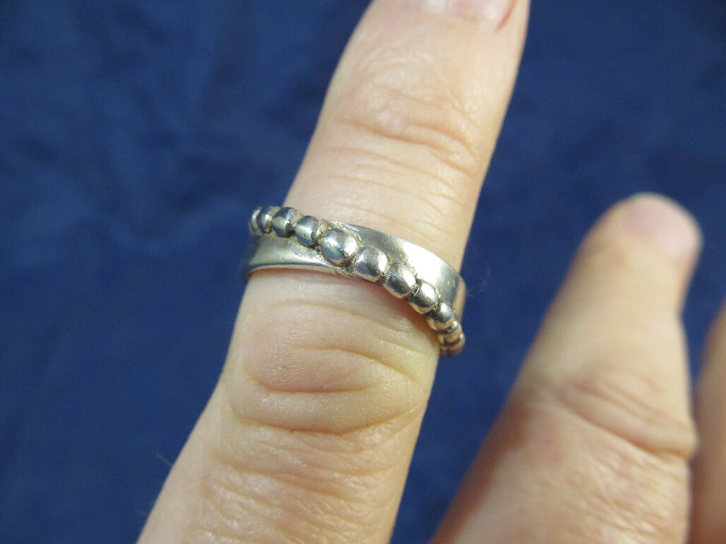Modern Sterling Silver Crossover Beaded Band Ring Size 7.5