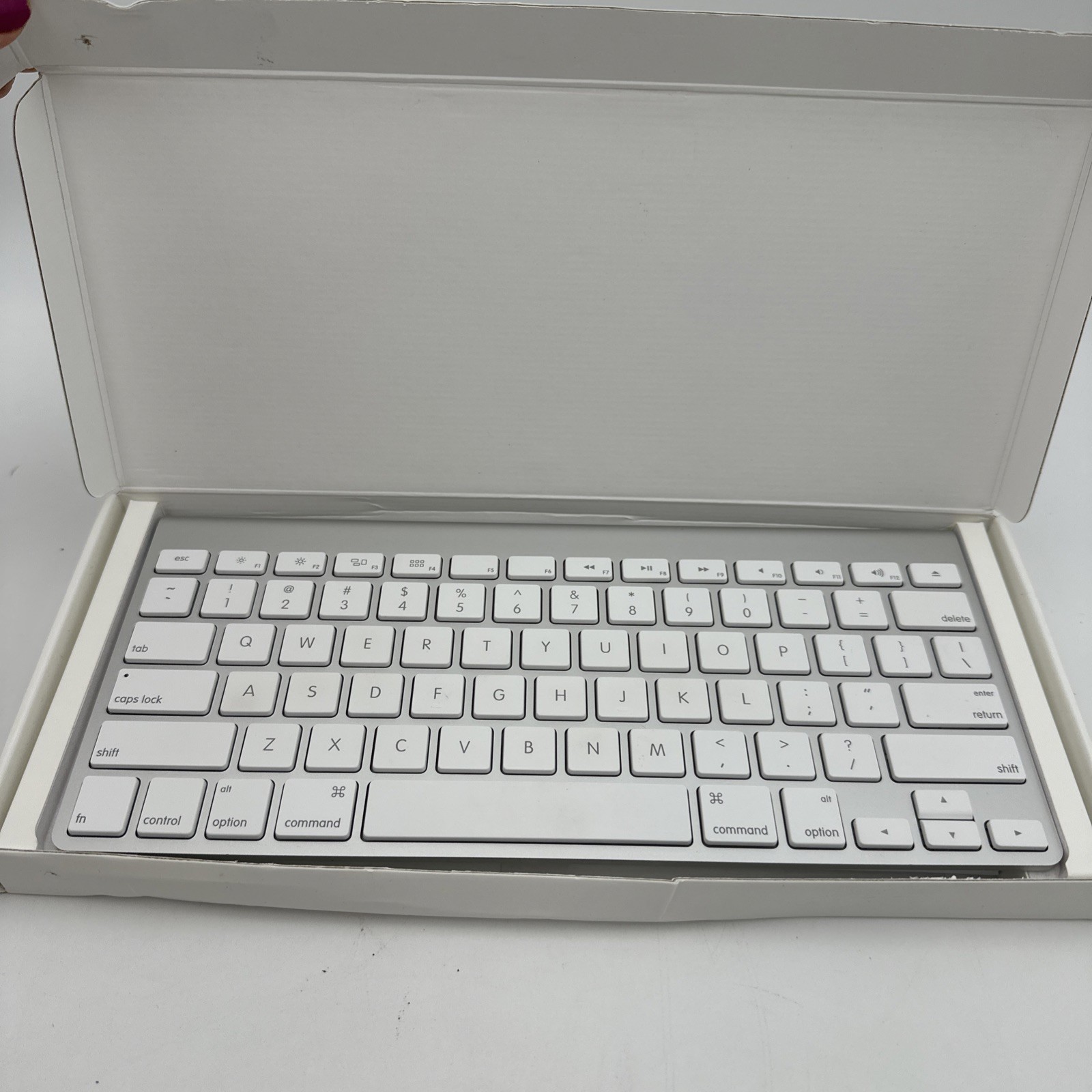 Apple A1314 Wireless Keyboard - White