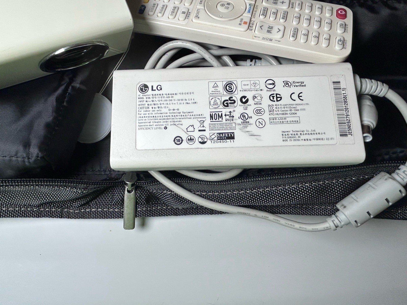 LG White Projector PA75K Full Set Exc Condition