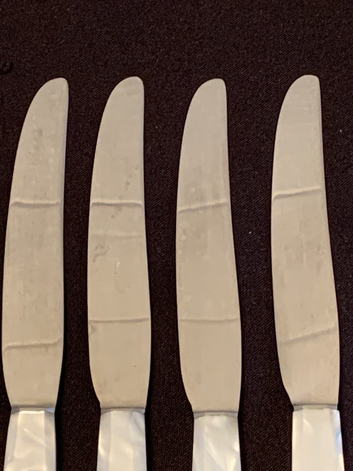 8 Vtg French PEARL Handle Dinner Knives 4 AS DE Trefle 4 ACIER Inoxydable Blades