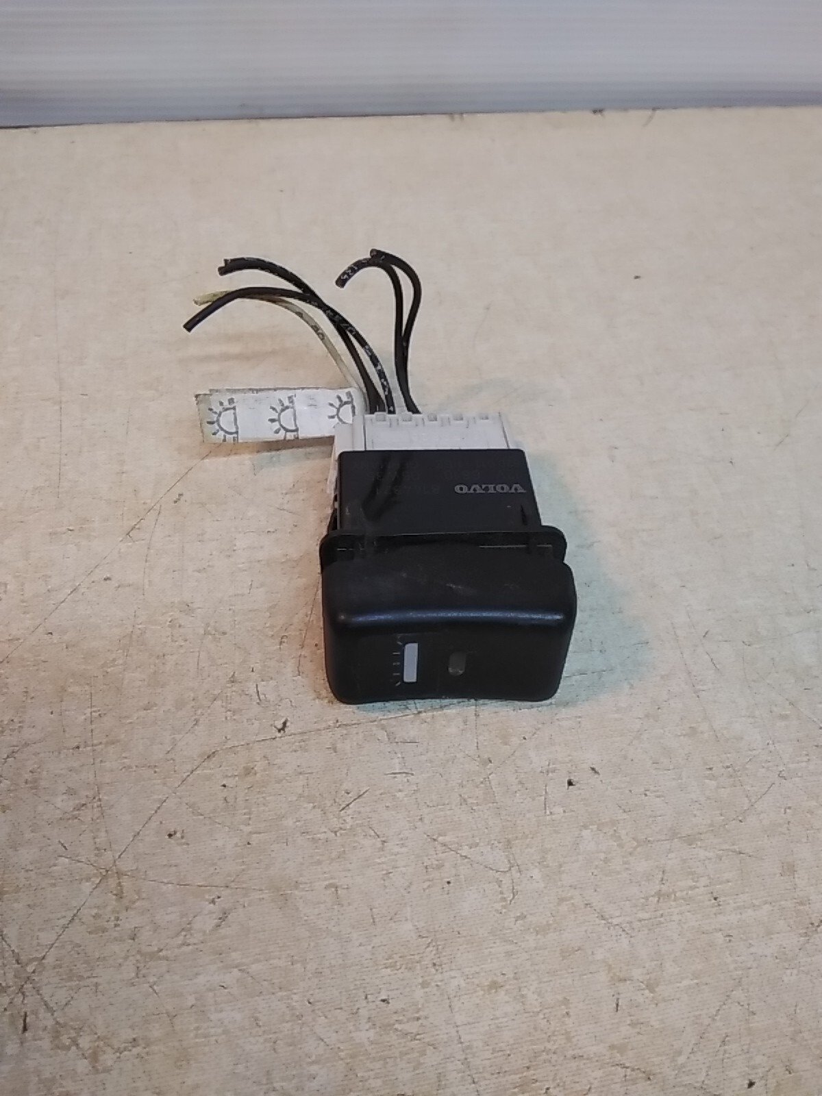 Volvo 8144321 Dome Light Switch W/ Volvo Connector 8159826