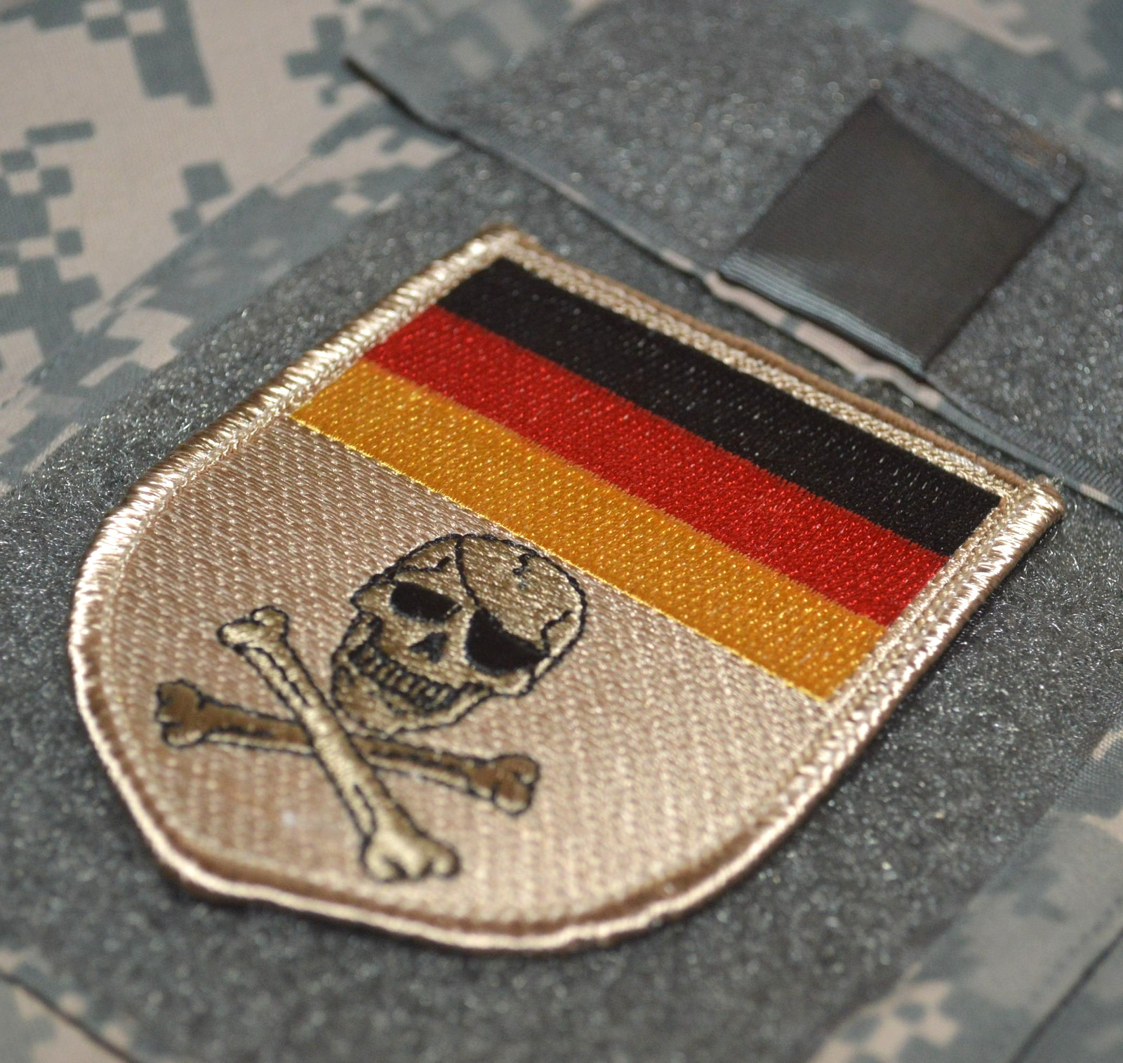 ISAF AFGHANISTAN ALLIED COALITION ODA vêlkrö DD PATCH: GERMAN FLAG ONE-EYE SKULL