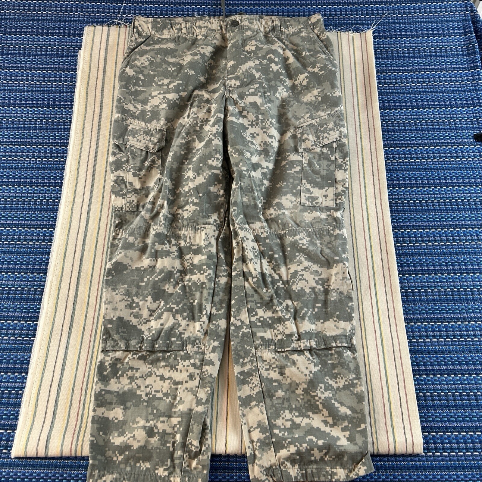 US Military ACU Digital Camo Pants Mens Large Regular Trousers Cargo NOTES #7673