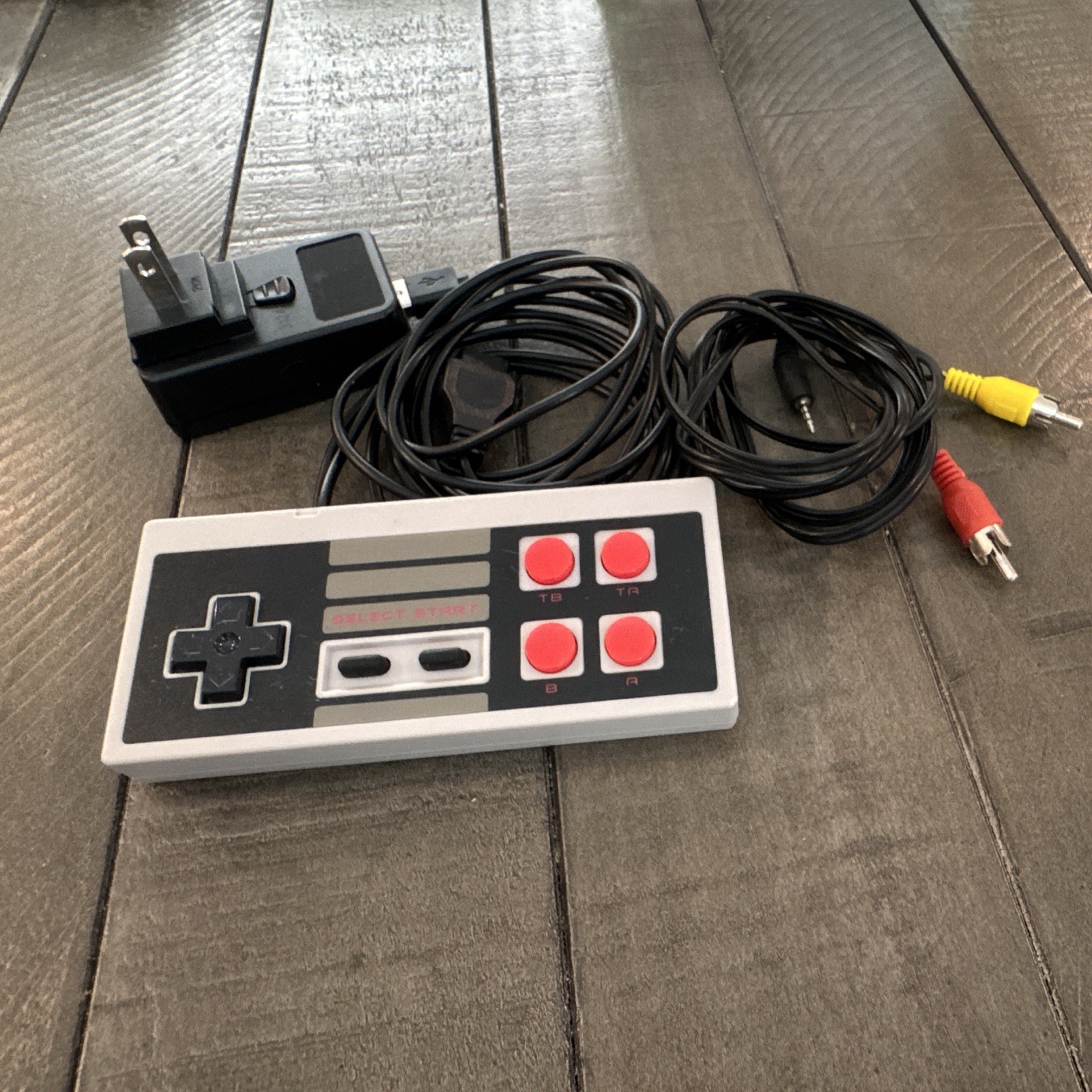 Familycomputer System Home Console w/ Controller, AC Adapter, AV Cables
