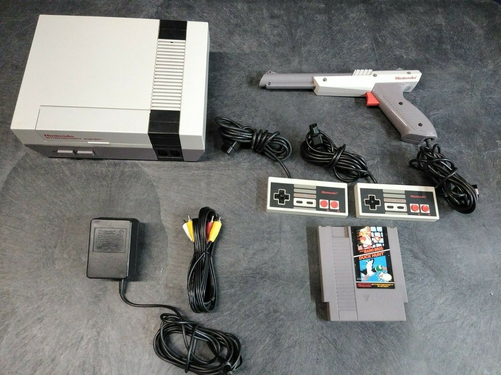 Original Nintendo Entertainment System NES Action Set Console New 72 Pin Connect