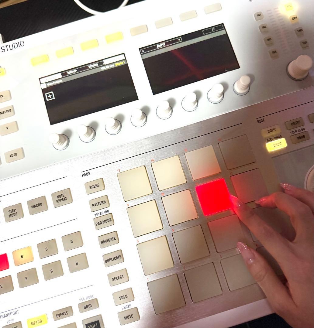 Native Instruments Maschine Studio Silver Groove Production Boxed Tested