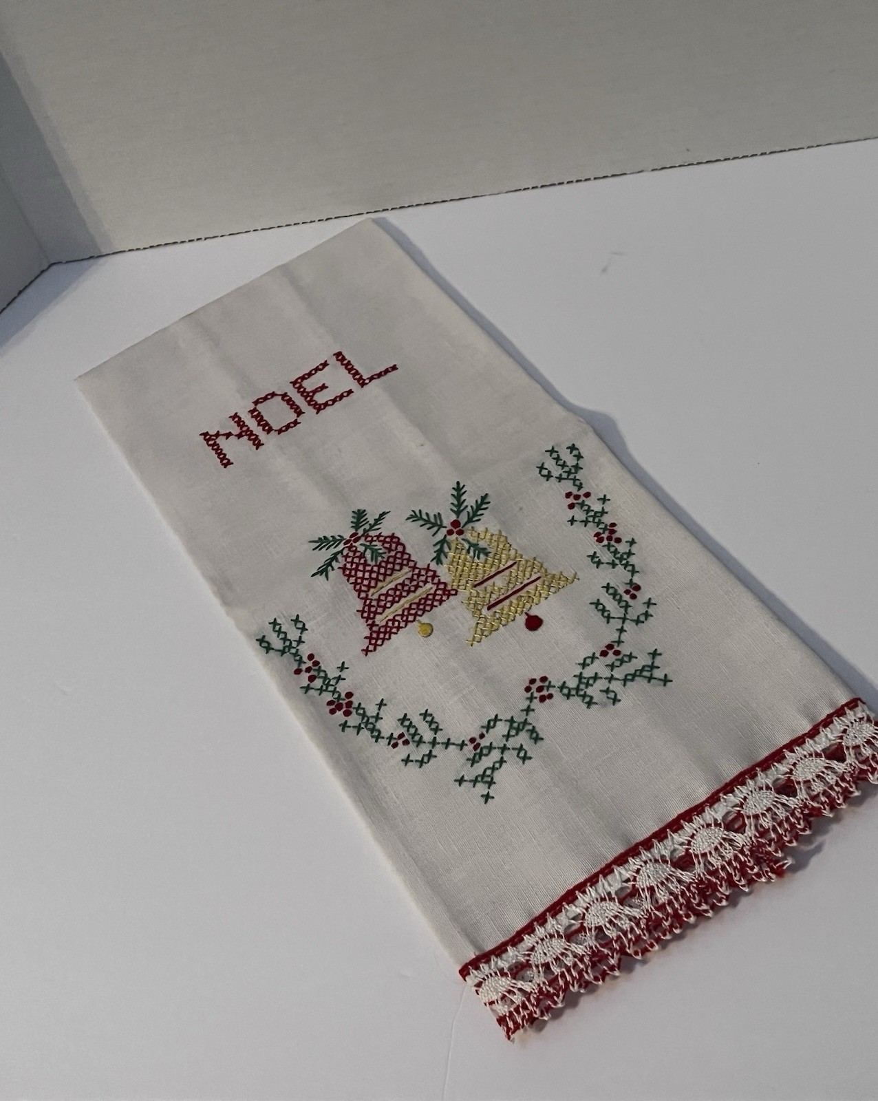 NEW TEA TOWEL CROSS STICHED DISH TOWEL NOEL BELLS CROCHETED BORDER 16×31HANDMADE