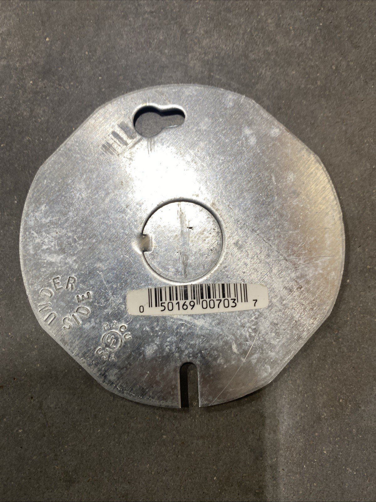 RACO 703, Electrical Outlet Box Cover, 3-1/2" Round Cover With 1/2" Ko, 1 PC