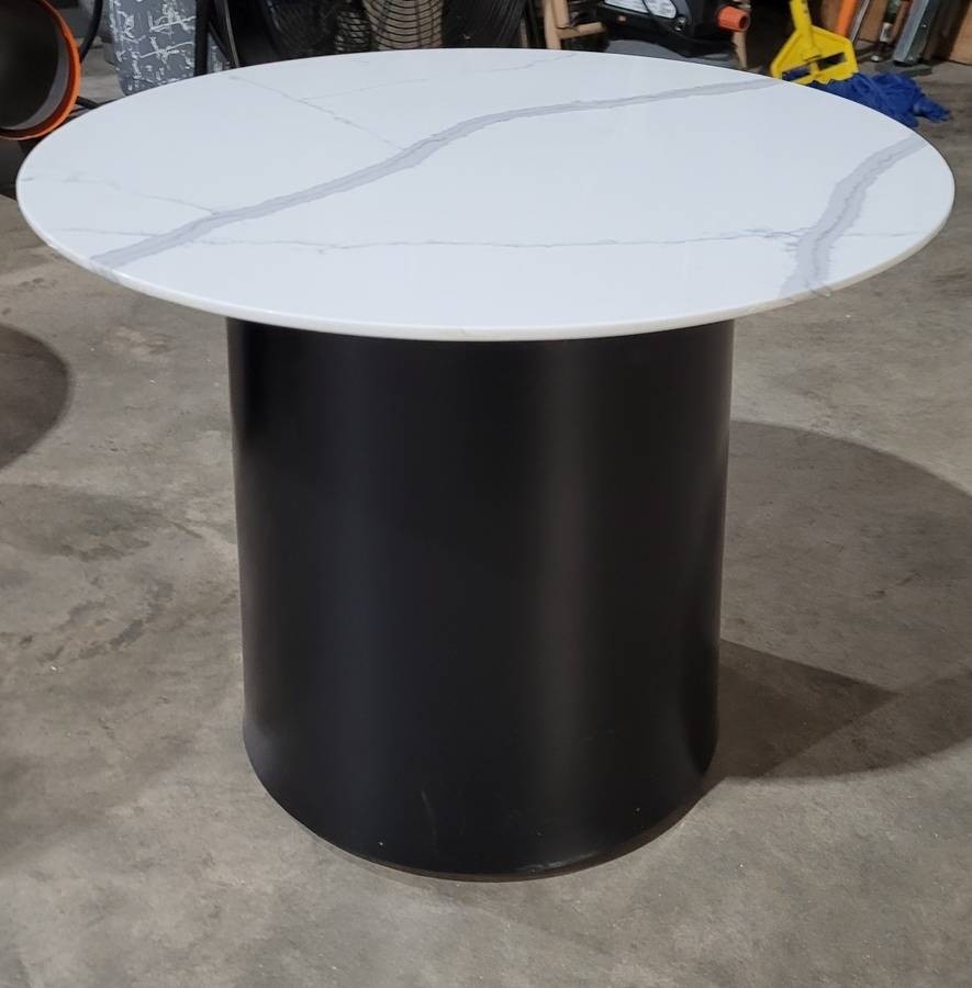24" Round Carrera White Quartz Tabletop W/ black aluminum base (2-Aisle)