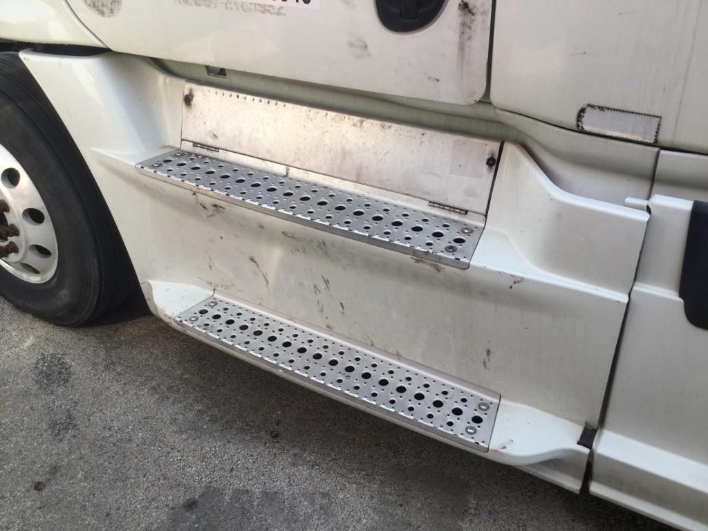 For 2013 FREIGHTLINER CASCADIA 125 SIDE FAIRING Left ,  OH