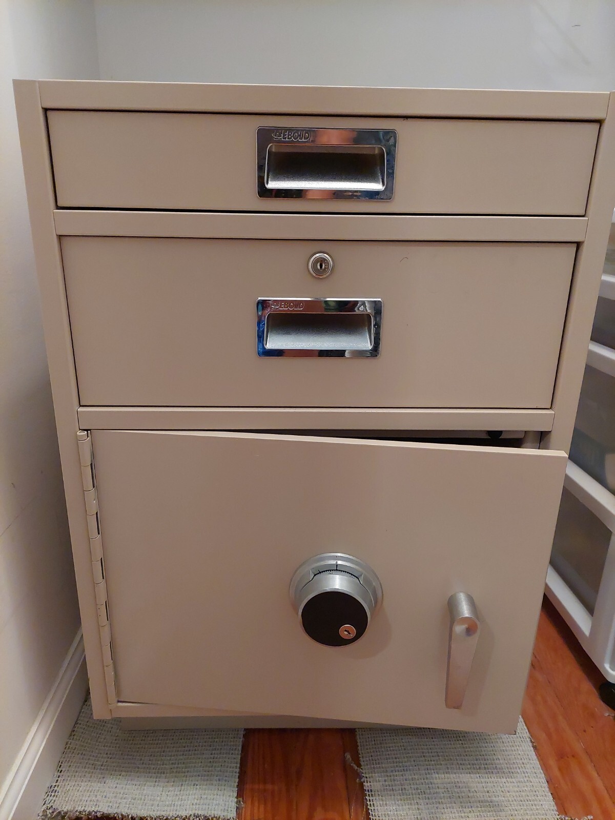 Diebold safe with 2 Drawers And A Safe Area With Key And Code