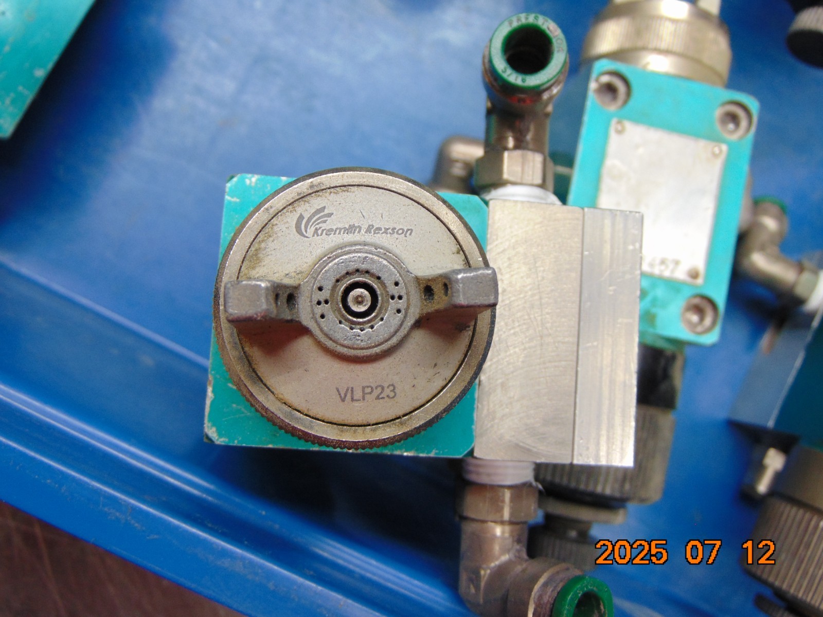(1) KREMLIN A25VLP PAINT GUN