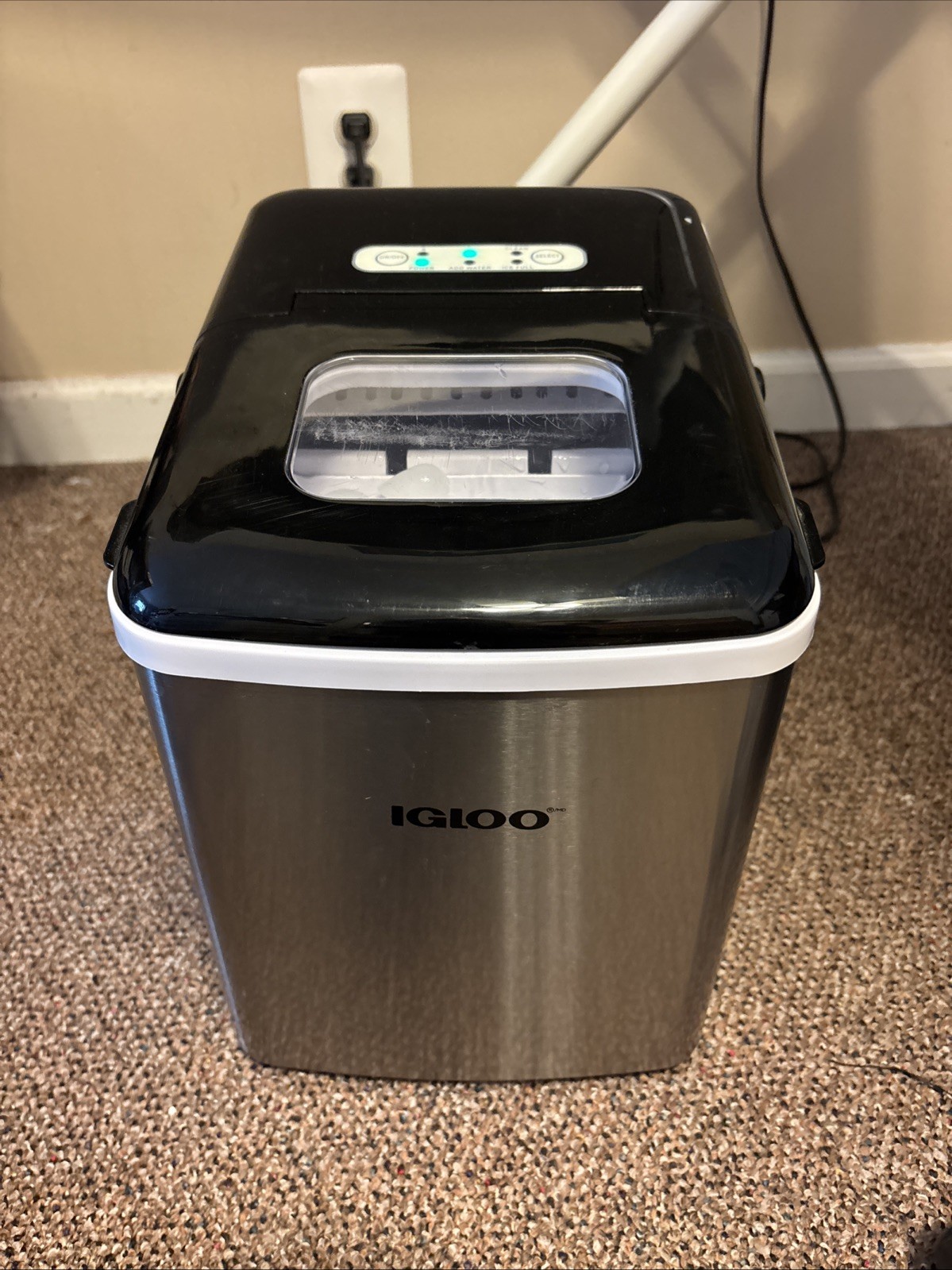 IGLOO Ice Maker Self Cleaning w/Handle in Stainless Steel model ICEB26HN -Works!