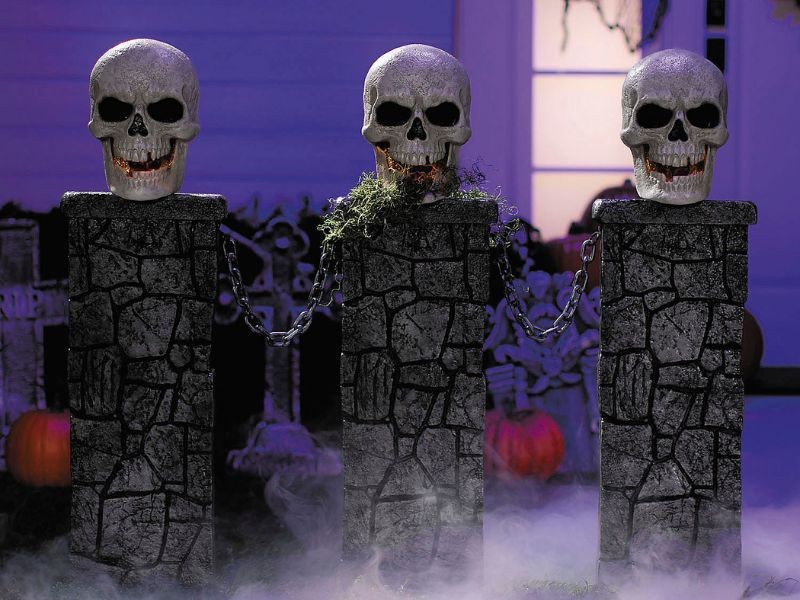 Light-Up Skull Pedestal Fence Halloween Yard Prop 4 Ft x 3 Ft Outdoor Skeletons
