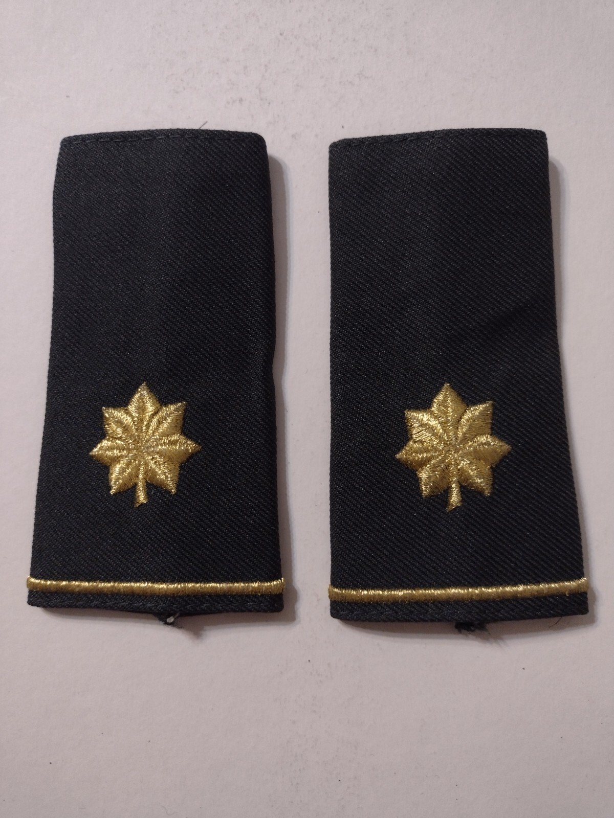 ARMY MAJOR RANK & GRADE SHOULDER MARK PAIR LARGE  - GREEN BACKGROUND :KY24-8