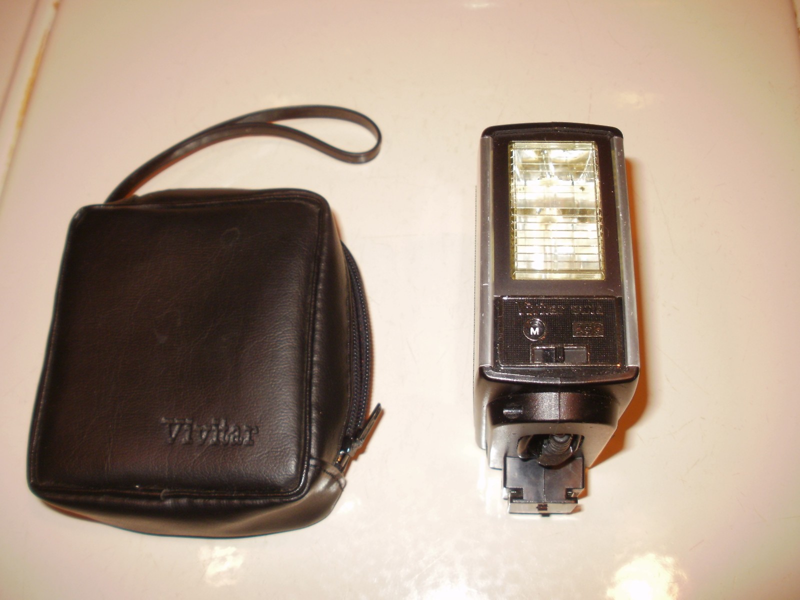 Vivitar Flash 252 with manual  Free Ship