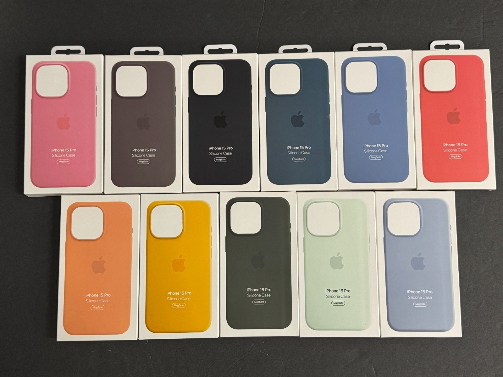 Apple Silicone Case MagSafe for iPhone 15 Pro Pop-Up MagSafe Animation