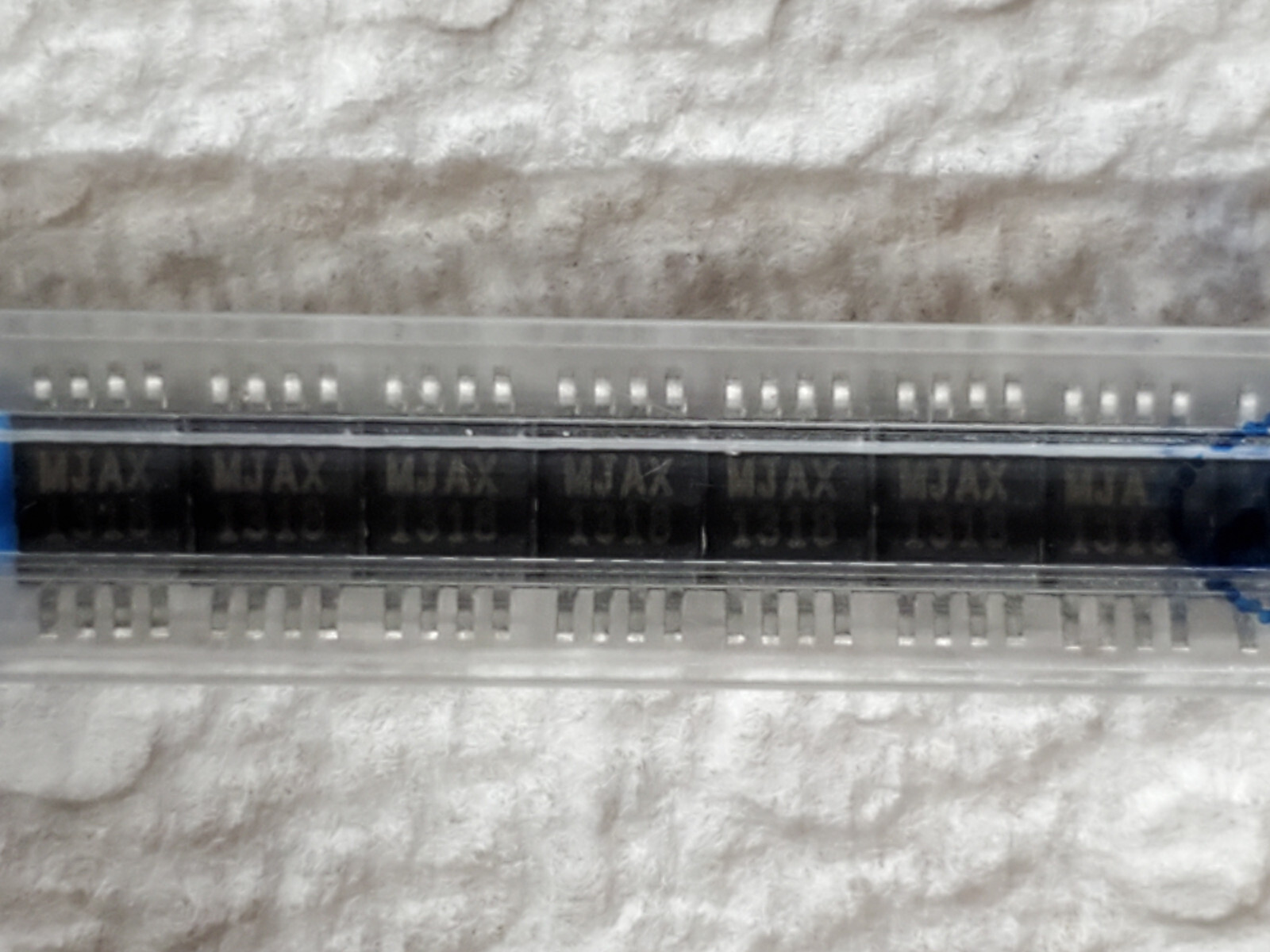 Maxim MAX1797EUA+ IC - Switch Voltage Regulator