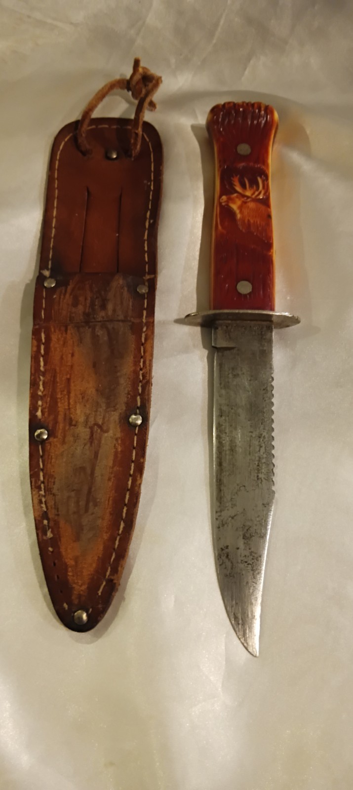 VINTAGE 50s/60s IMPERIAL SERRATED BUCK KNIFE w/ELK DESIGN PLASTIC HANDLE