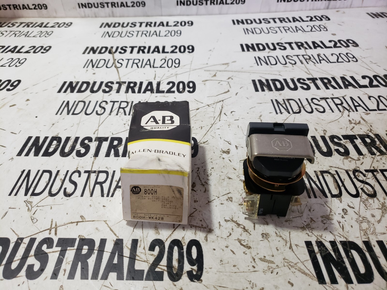 ALLEN BRADLEY 800H-WK42B SER C START BUTTON NEW IN BOX