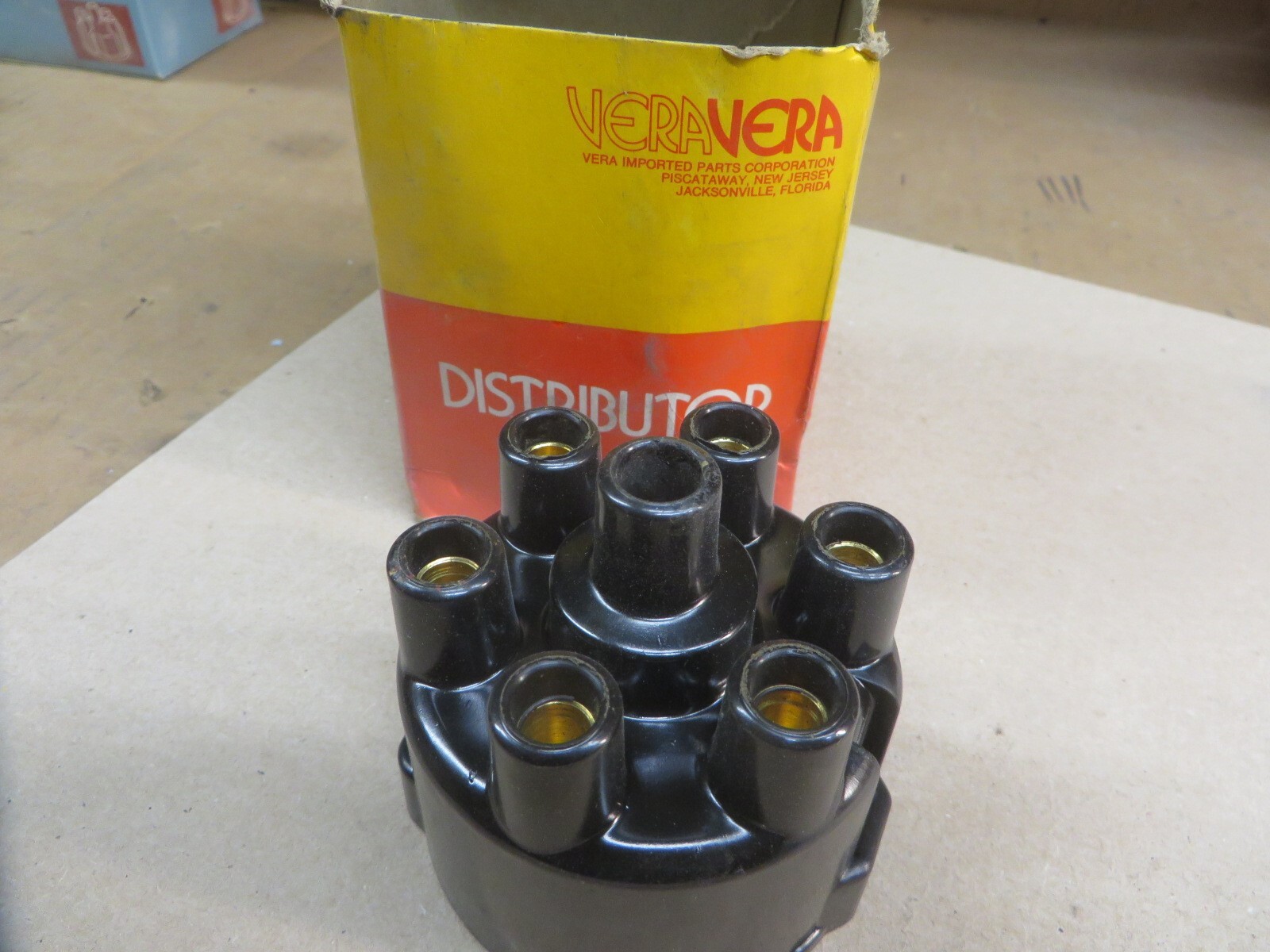DISTRIBUTOR CAP VERA OEM # 15-01070 vintage new N O S