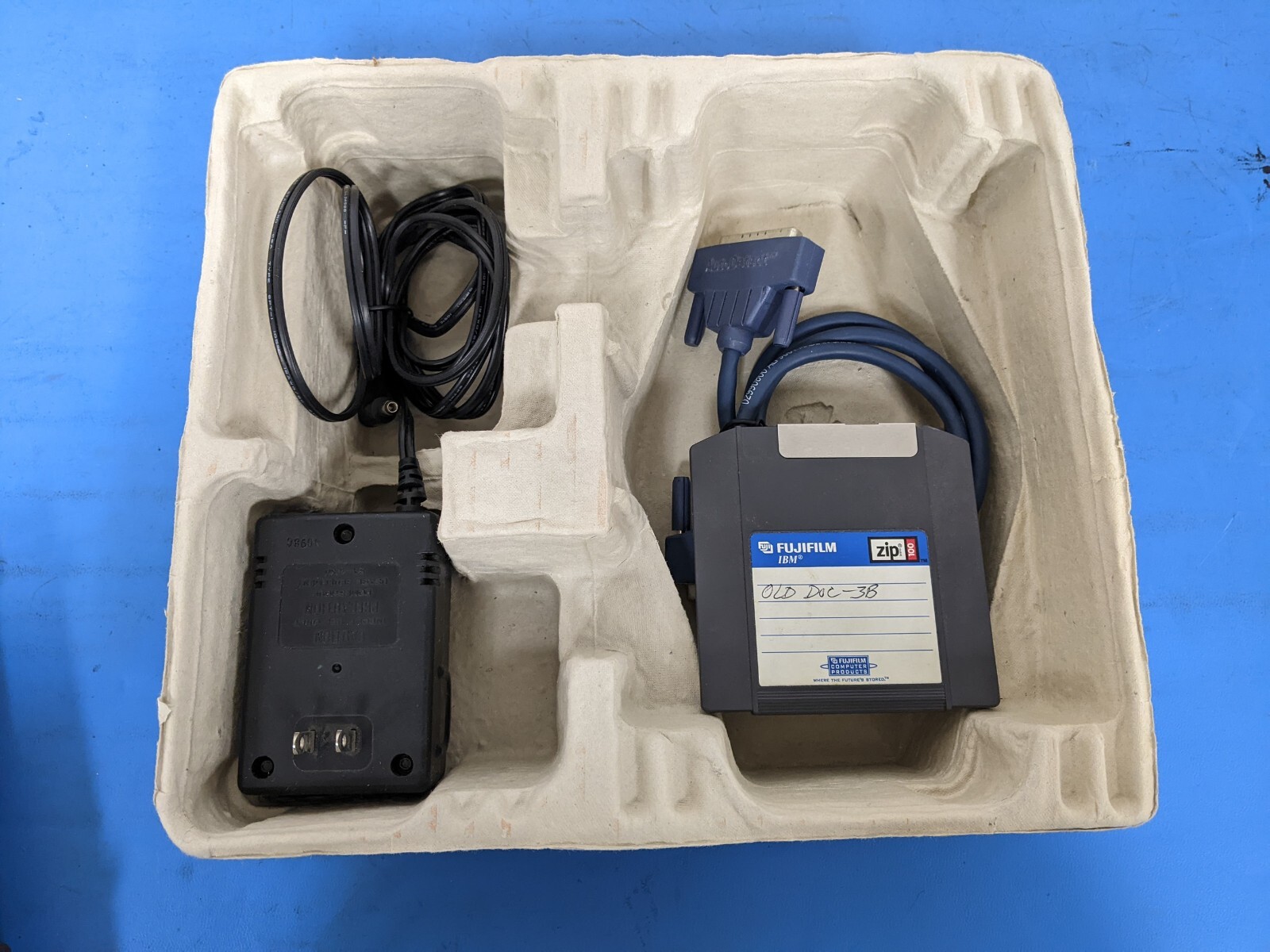 iOmega Zip 100 External Drive PC Parallel Port Back Up Model Z100p2