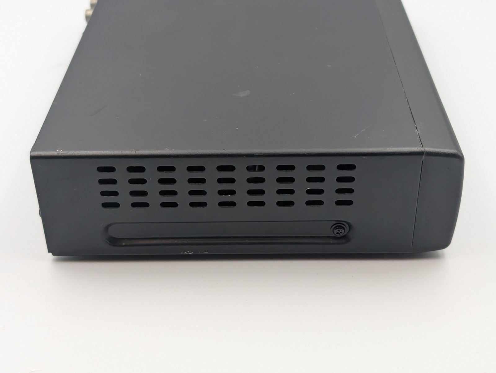 DirecTV D12-100 Satellite Receiver w/ Access Card – Powers On Untested