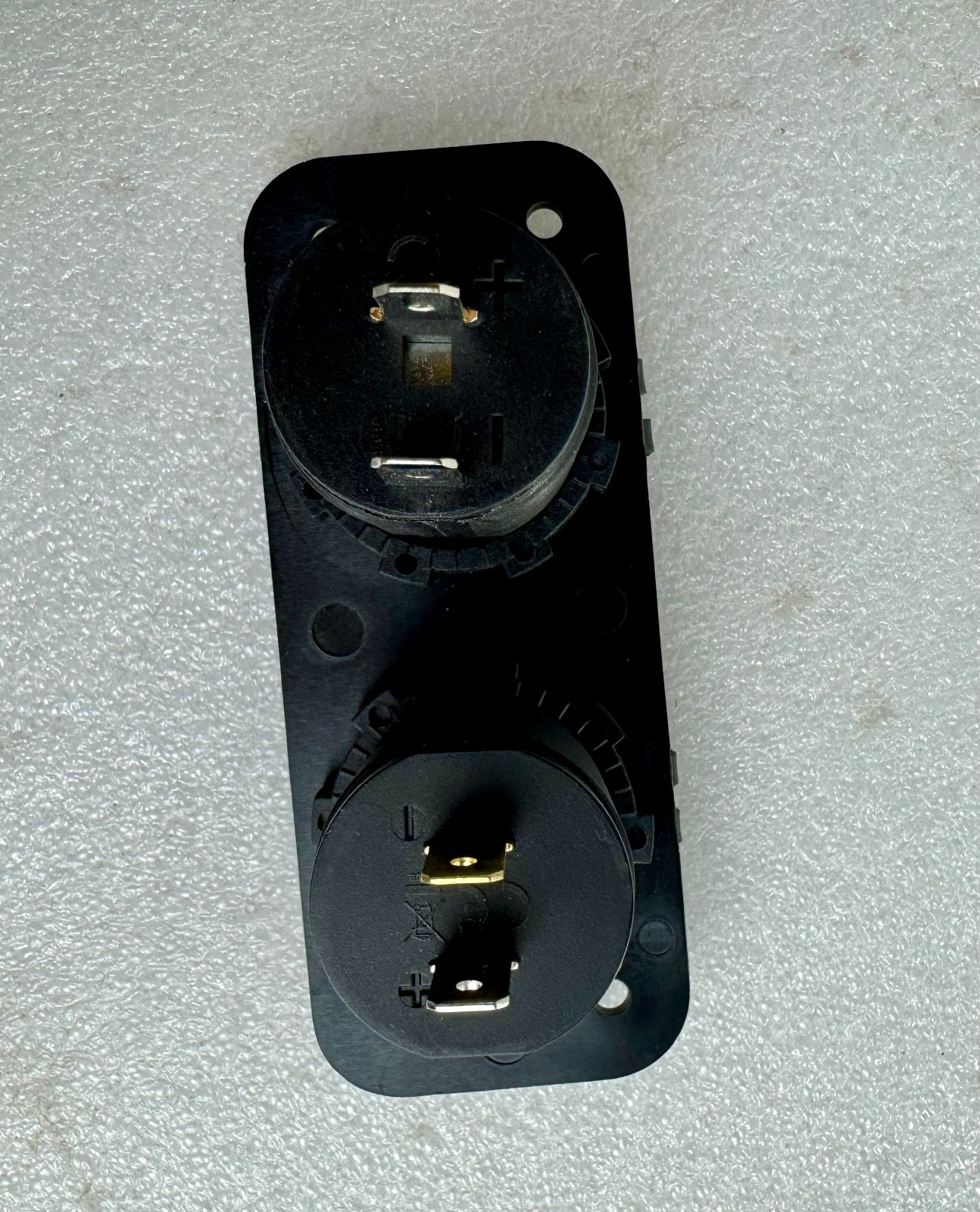Quick Charge Dual USB Port & Cigarette Lighter Socket 12V