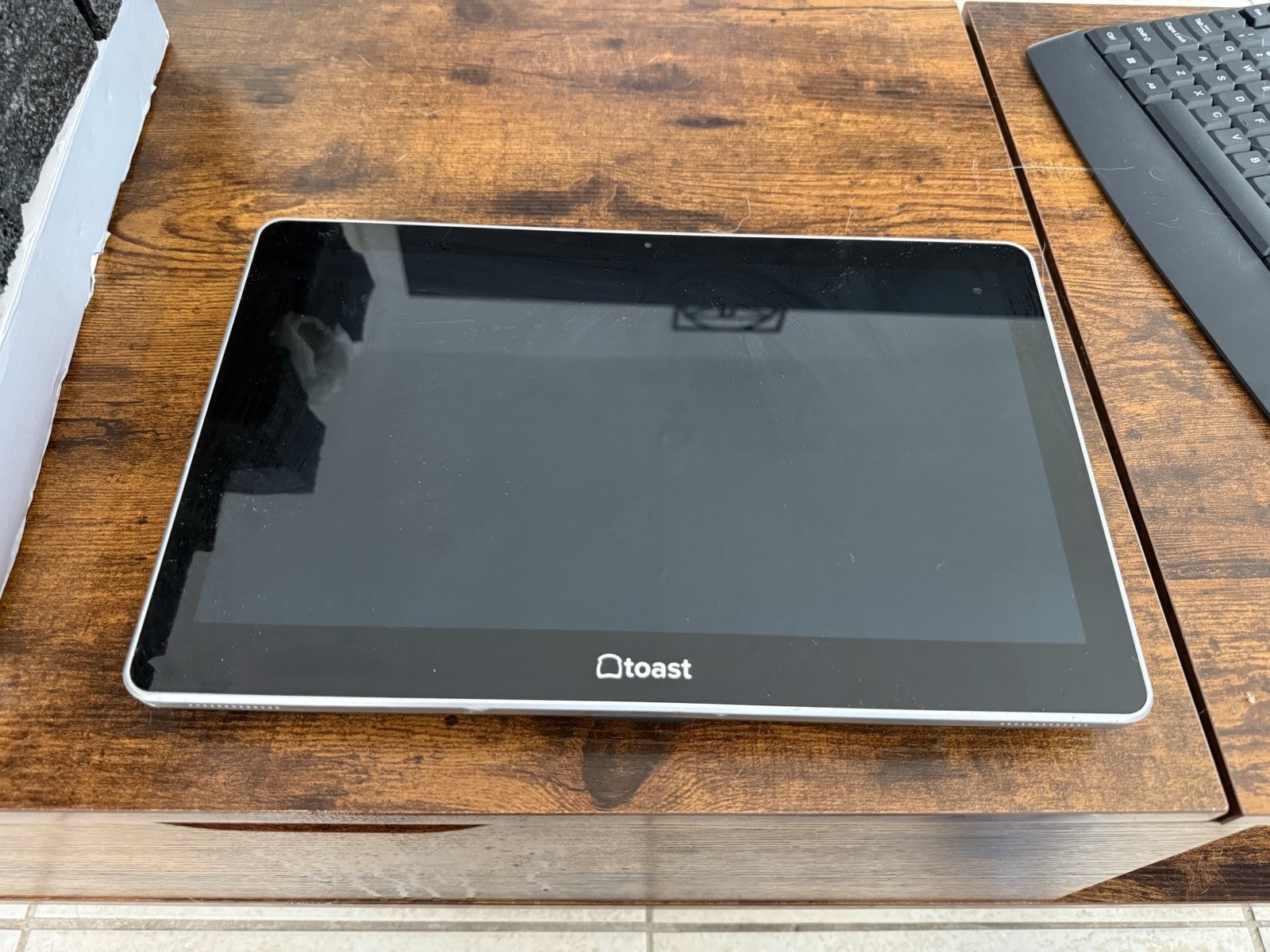 Toast Flex Touchscreen POS Terminal Display with Mounting Arm Wall Bracket
