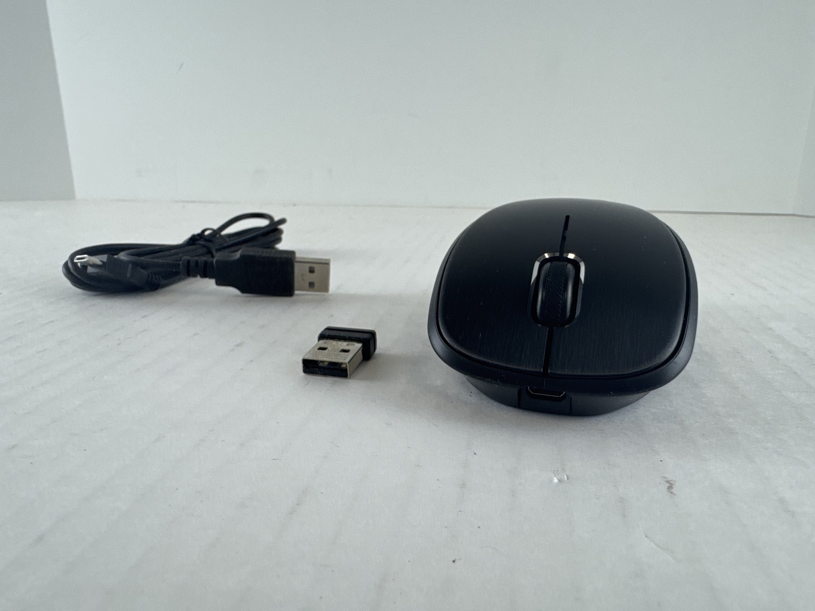 1JR31AA#ABA HP Premium mouse 2.4 GHz black