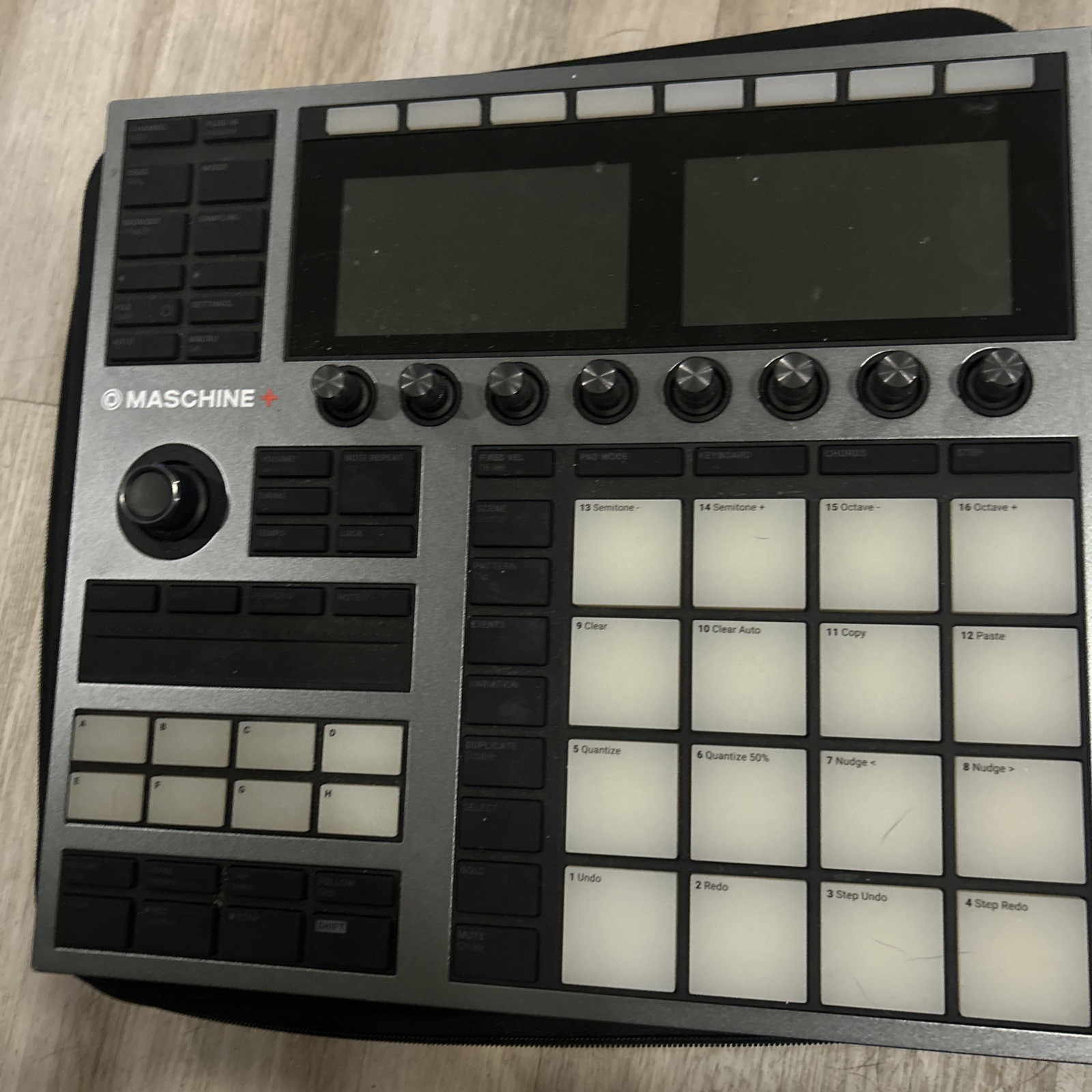 Native Instruments MASCHINE+ Standalone Production and Performance Instrument -
