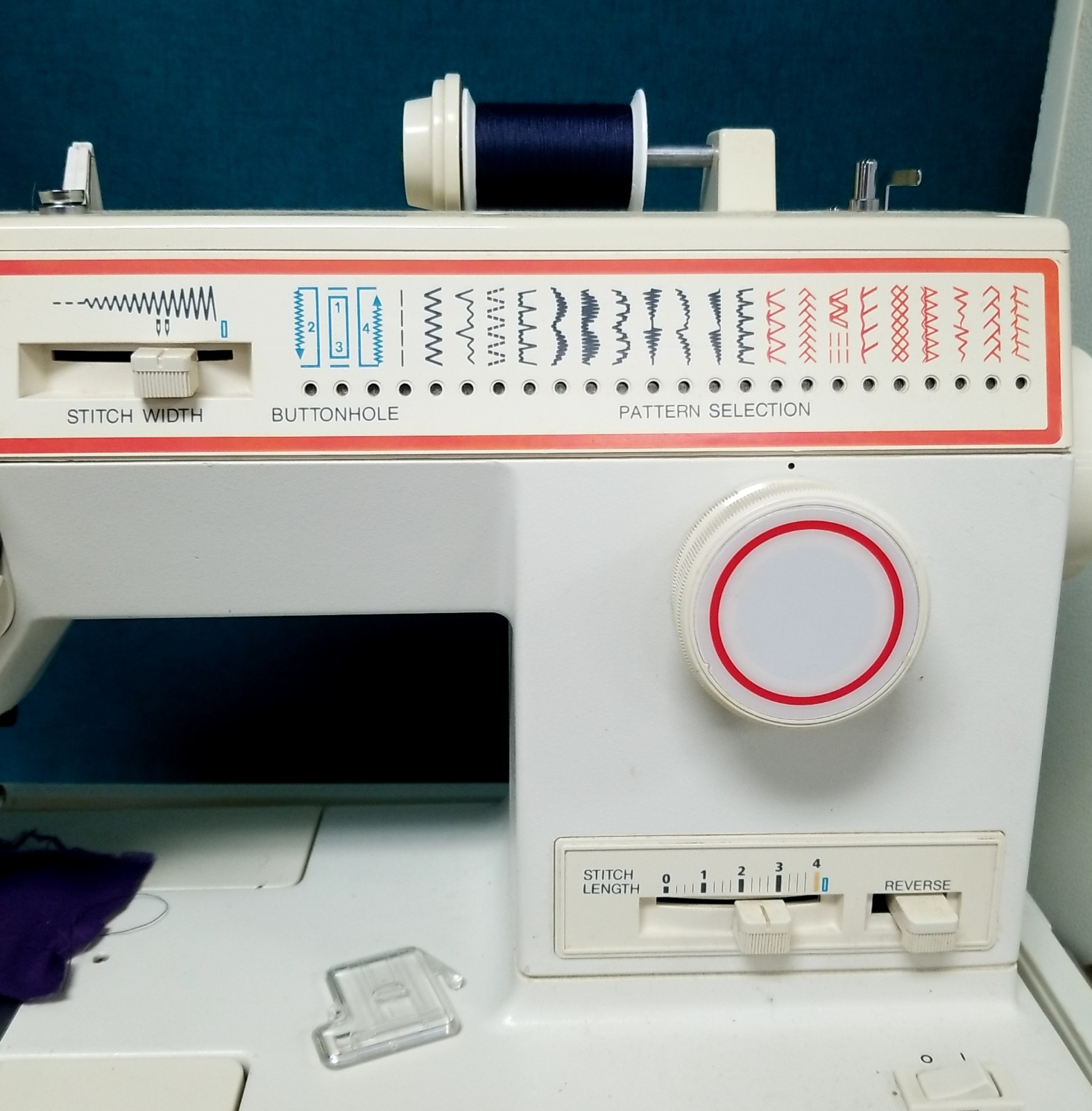 SINGER 4552 Merritt Sewing Machine Tested Works!