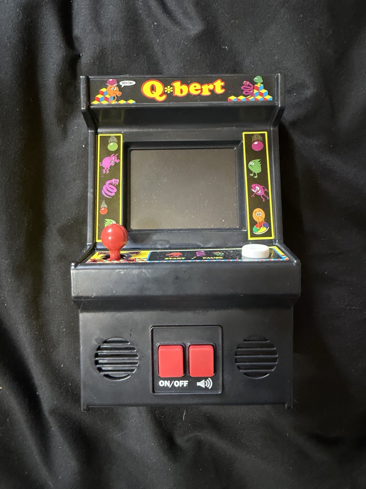 Q'Bert Mini Arcade Game 2016 Working and in Good Condition. Fun. Miniature Video