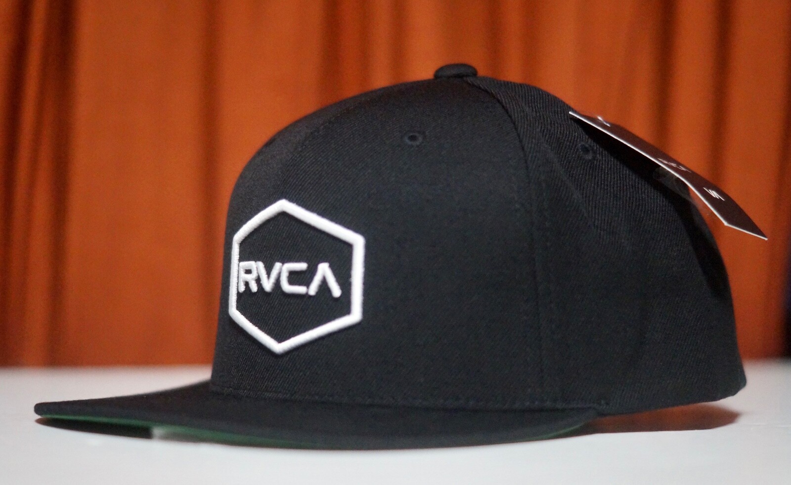 New Rvca Commonwealth Black/White  MID FIT Mens Snapback Hat RHTRVC-12